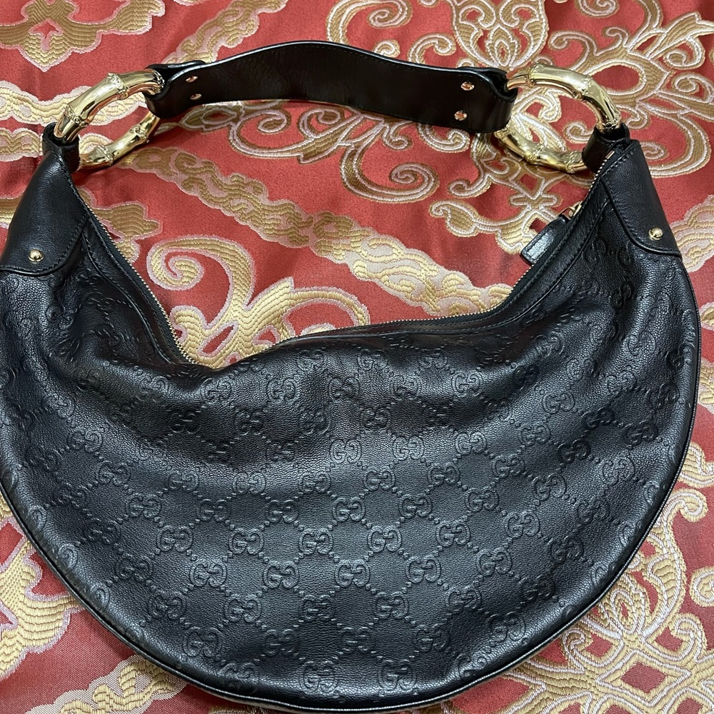 💯 Authentic Gucci Hobo w/ Gold Accents